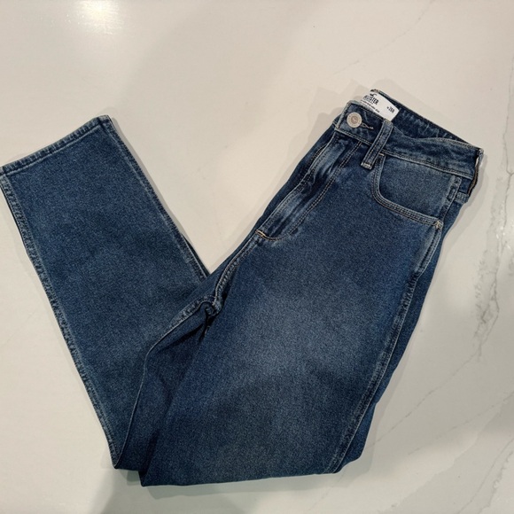 Hollister Denim - Hollister High-Rise Mom Jean Size 2R